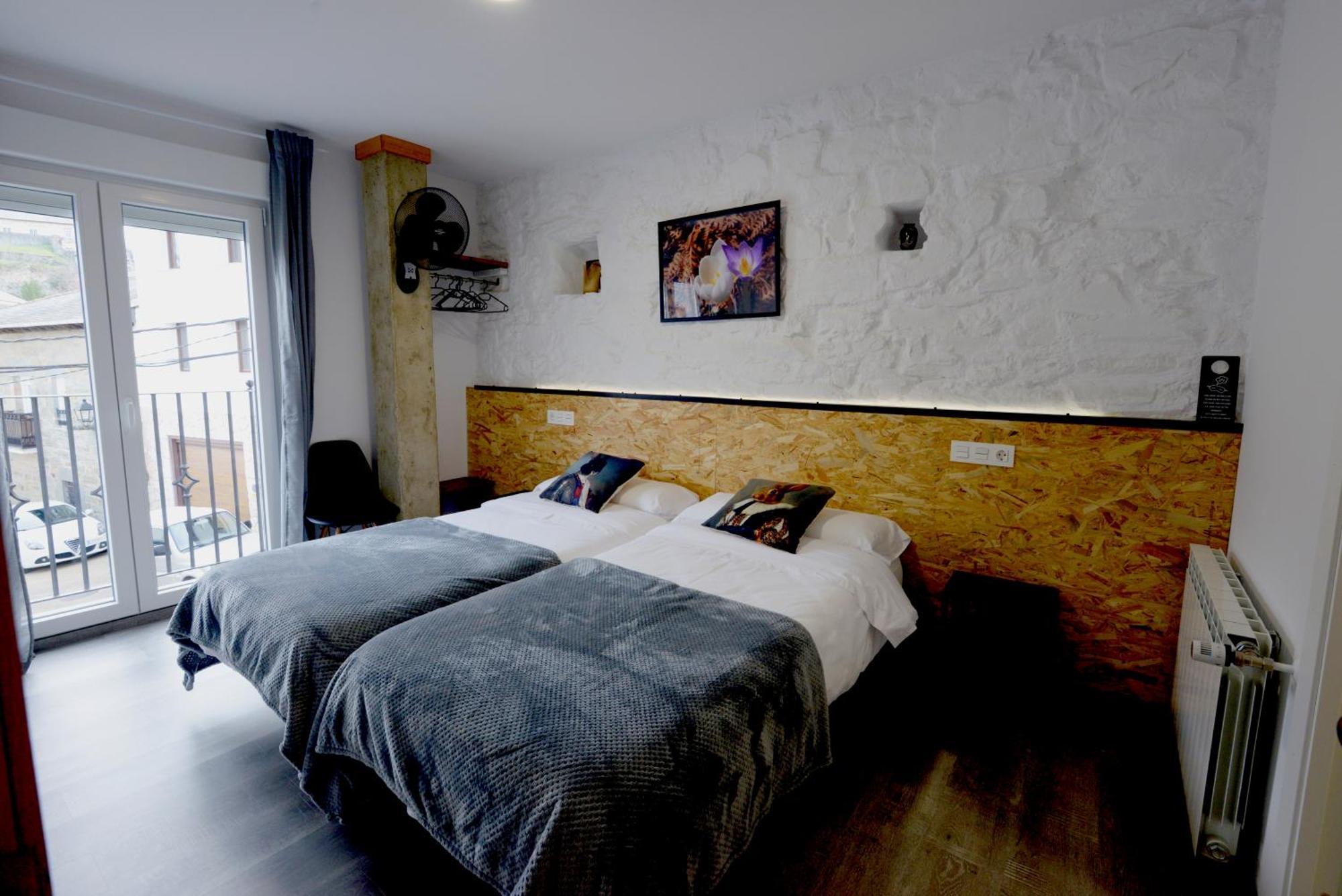 Hostel El Campano Villafranca Del Bierzo Exterior foto